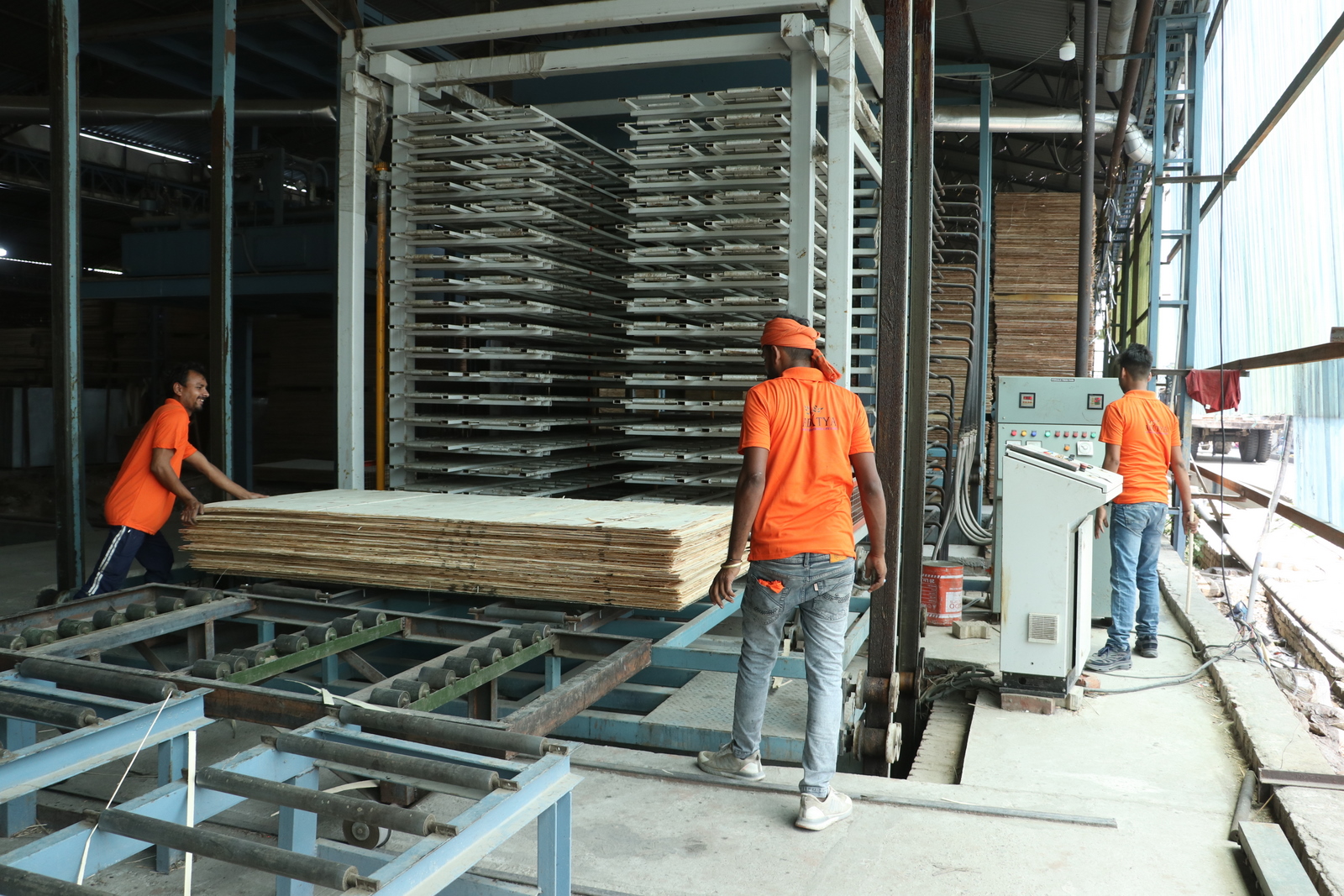 Abstract geometric shapes in black and white